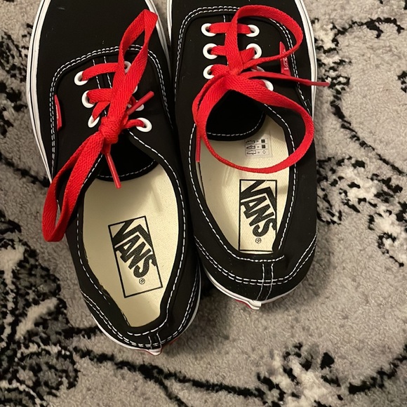 Vans - Picture 3 of 4